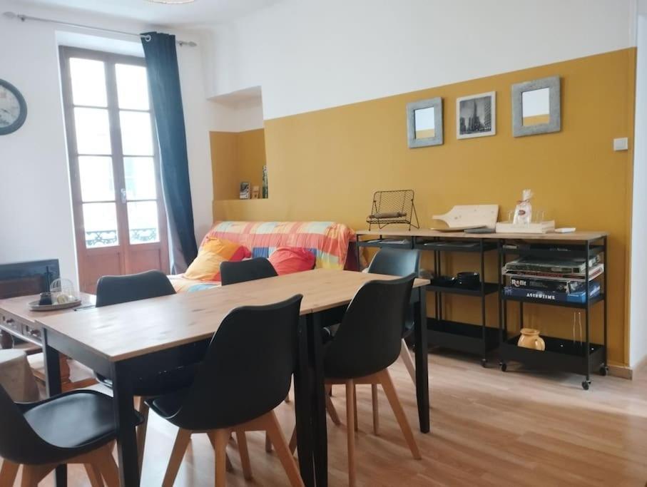 Appartement En Plein Centre. Carpentras Buitenkant foto